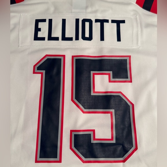 Ezekiel Elliott New England Patriots Jersey - Picture 2 of 8
